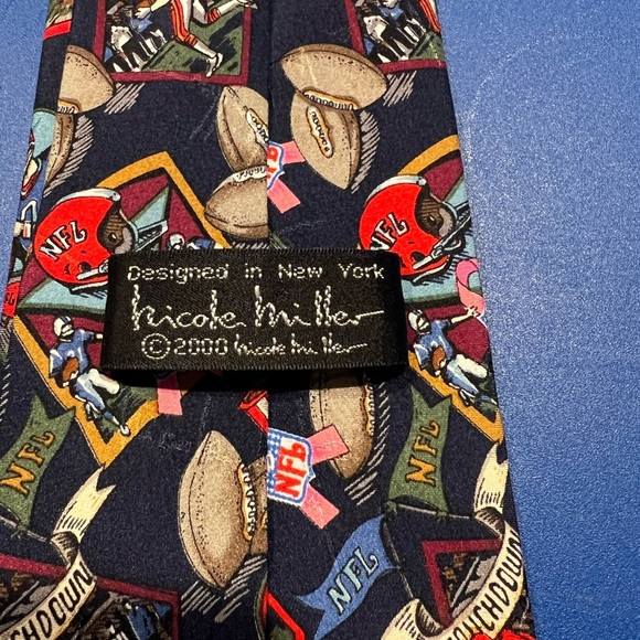 Nicole Miller Neck Tie Silk NFL Breast Cancer Awareness - Picture 3 of 4